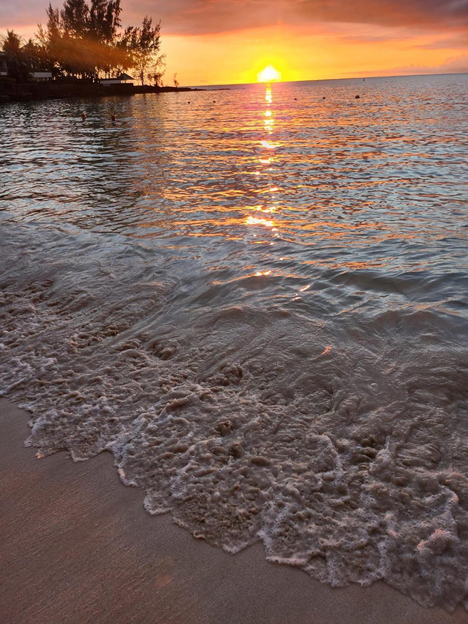Sunset Bliss Pereybere